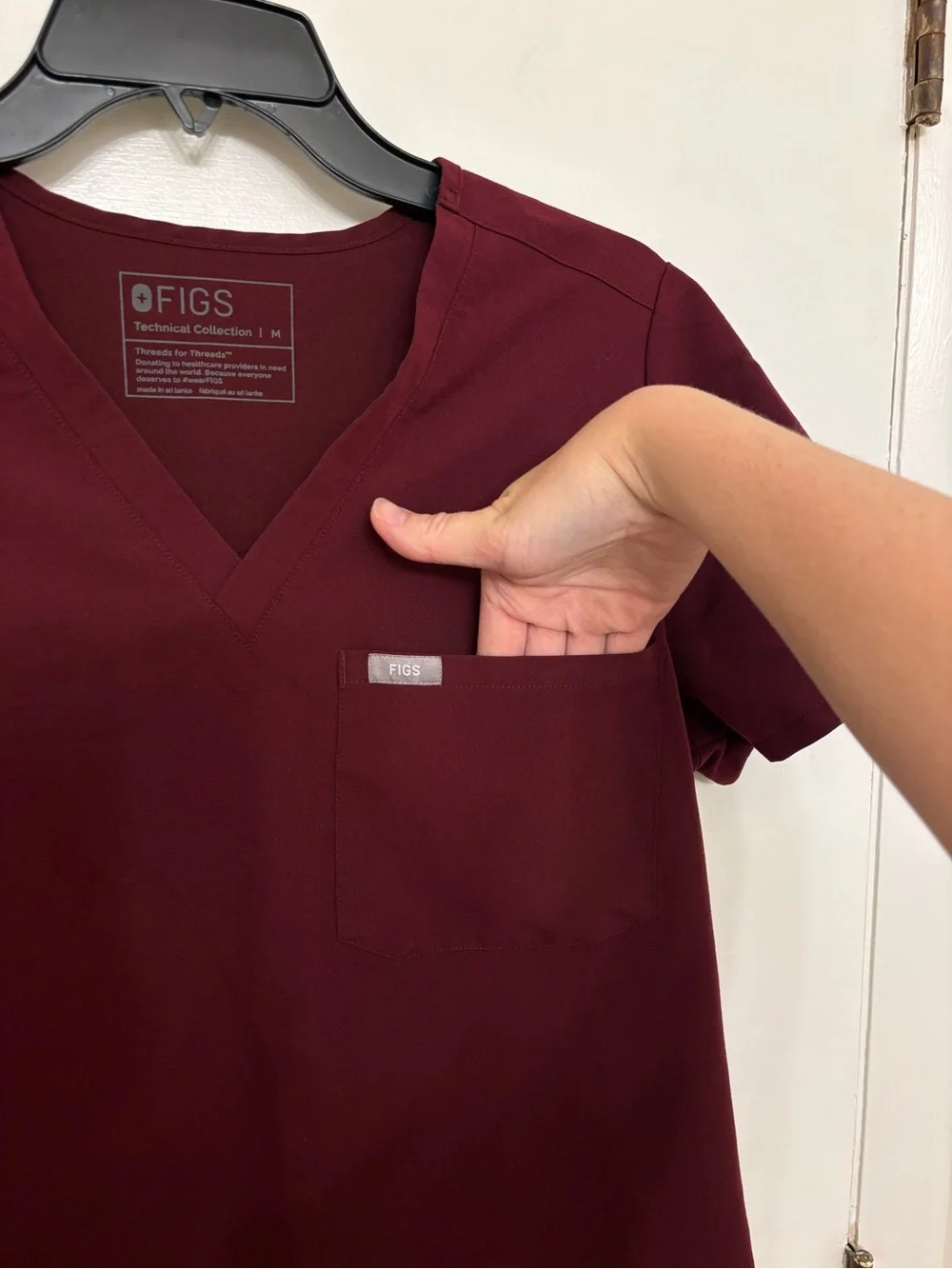 FIGS Catarina One-Pocket Scrub Top Burgundy Red Women’s Size Medium